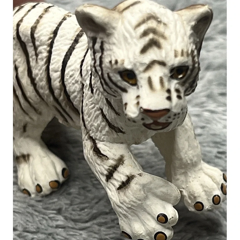 Safari Ltd STANDING WHITE Siberian TIGER CUB African Wildlife Figure